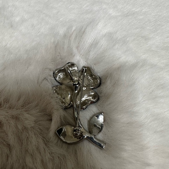 Elegant Blue and Silver Floral Brooch - Picture 5 of 7